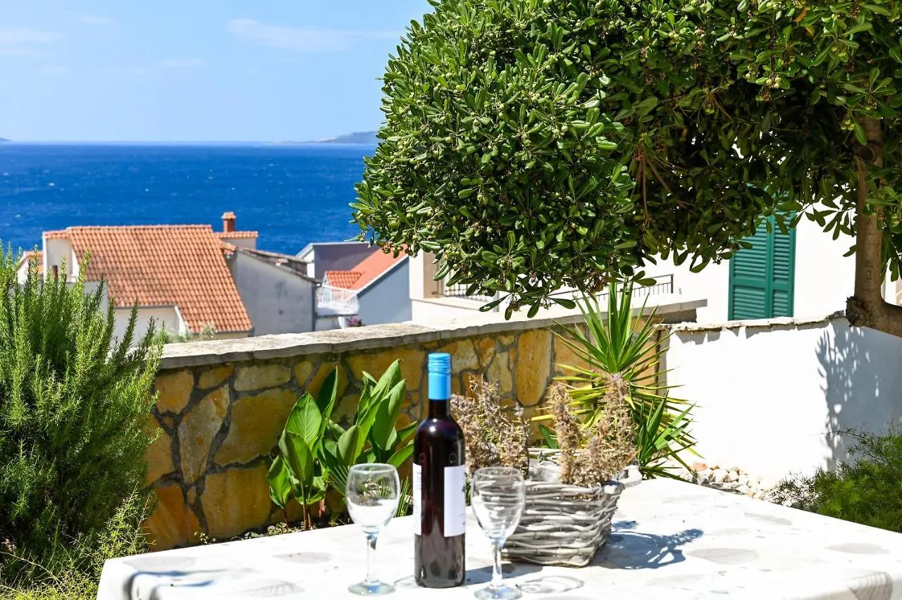 Villa Grande Vista - Lovely Apartment With Spacious Lush Mediterranean Patio And Sea View Trogir